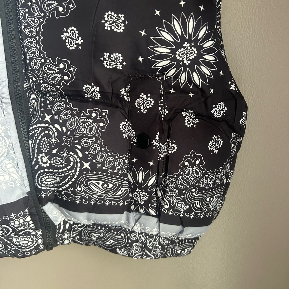 Sleeveless Zip Up Front Pocket Multi Print Paisley Bandana Vest - 36point5 - Picture 7 of 9